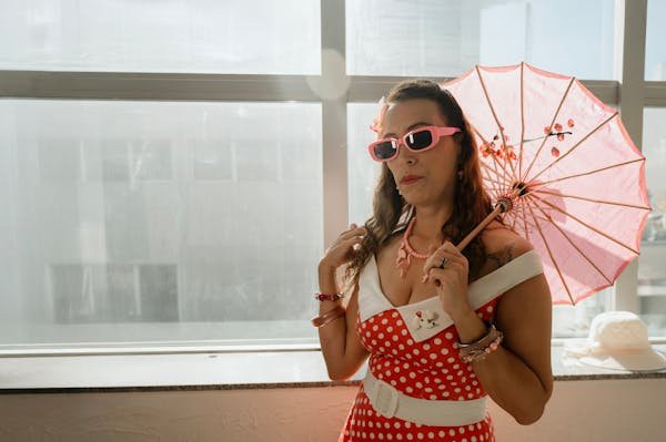 Découvrez les incontournables des vêtements pin’up femme !