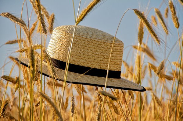 Trouver le chapeau paille parfait pour l'été 2025